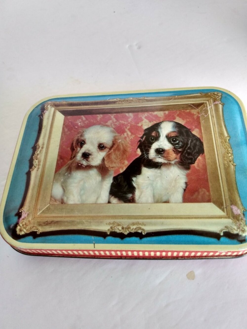 VINTAGE HORNER SWEET TOFFEE TIN COCKER SPANIEL PUPPIES
